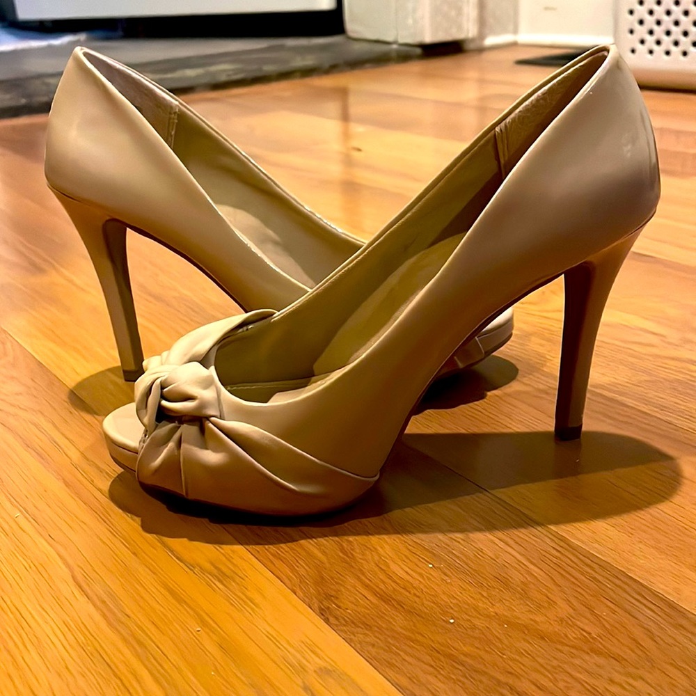 Super cute peep-toe heels—like new